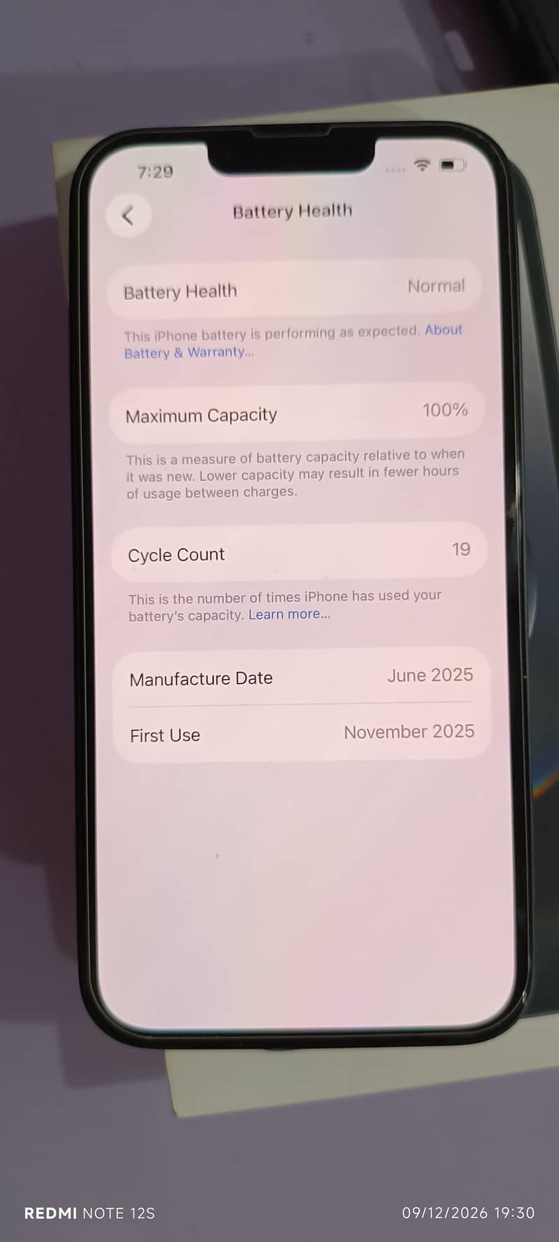 Apple iPhone 16e 0