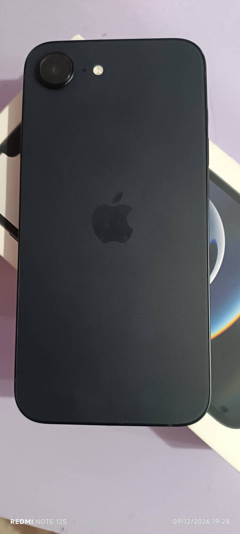 Apple iPhone 16e 1