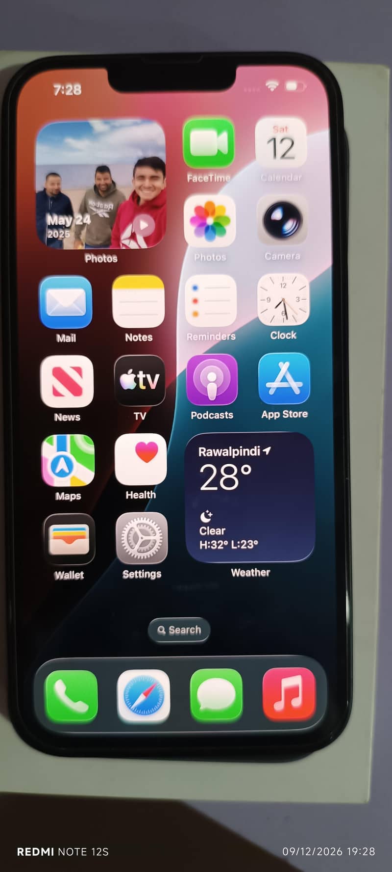 Apple iPhone 16e 2