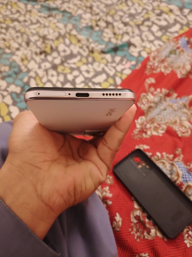 Vivo V21 3