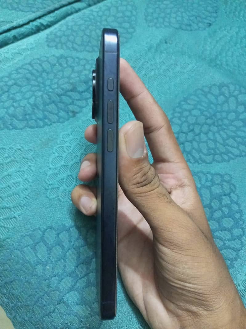 Apple iPhone 15 Pro Max 1
