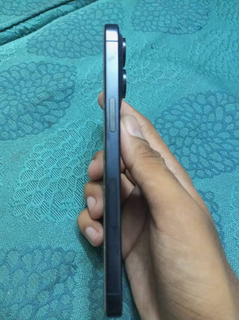 Apple iPhone 15 Pro Max 3