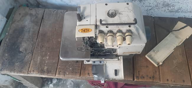 Rs 40.000   فروخت کے لیے 747 F اوورلاک مشین مکمل سیٹ پشاور