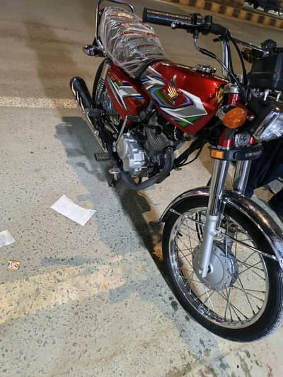 Bike Builkul new ha condition Builkul new ha Phone 03029815428.