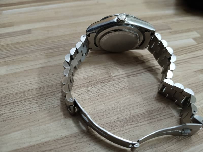 Day date watch 4