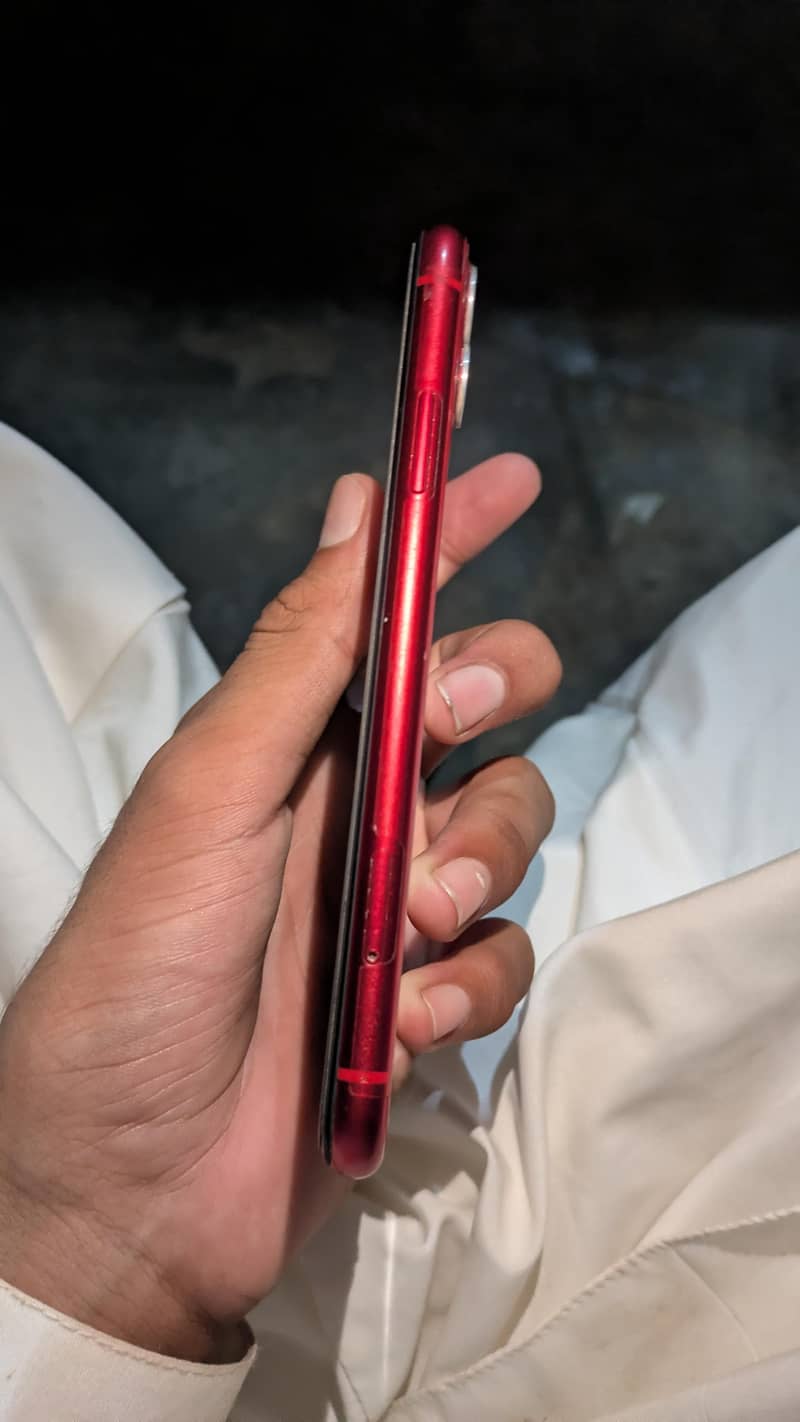 Apple iPhone 11 4