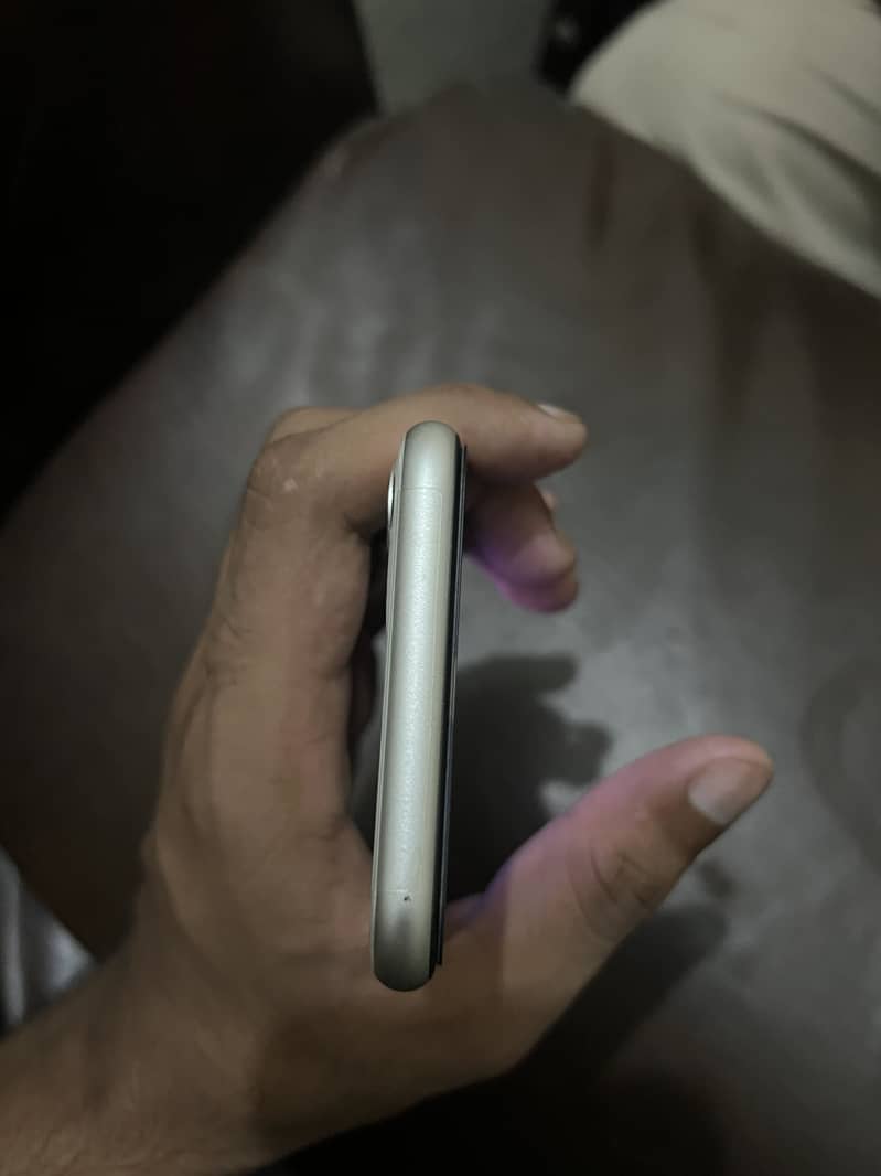 Apple iPhone 11 3