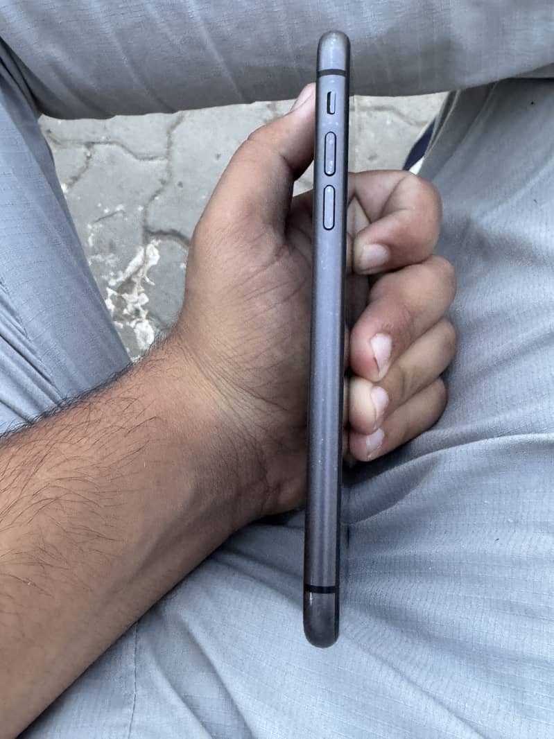 Apple iPhone 11 3