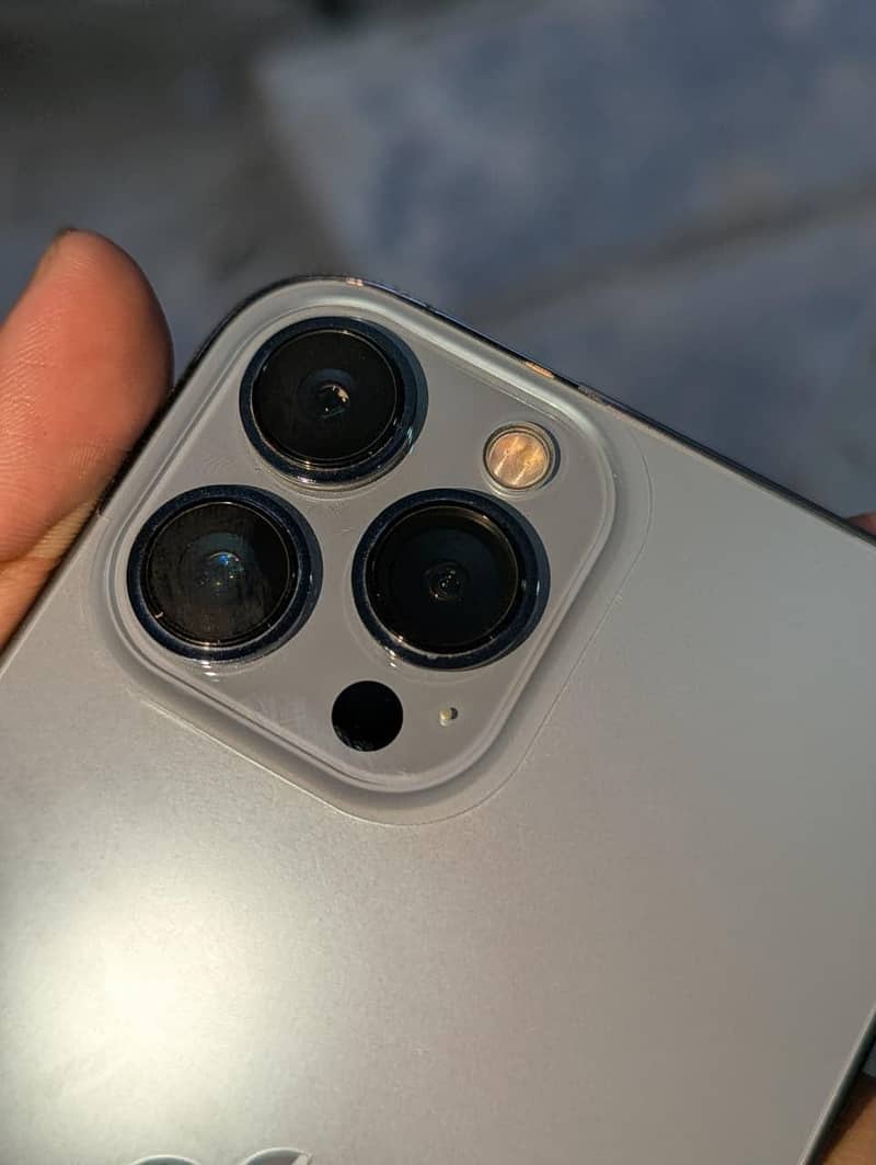 Apple iPhone 13 Pro Max 11