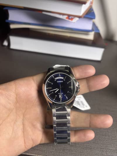 Casio 1370D Original Avbl in Blue and Black Dial