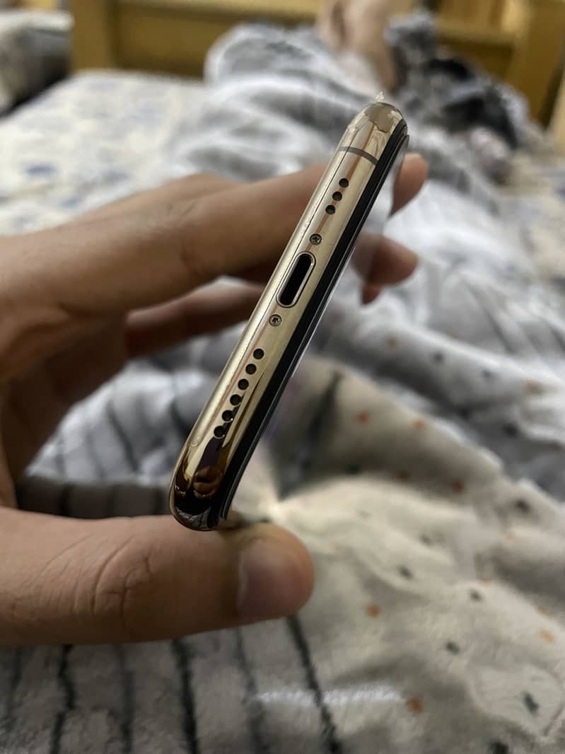 iPhone Xs PTA 3