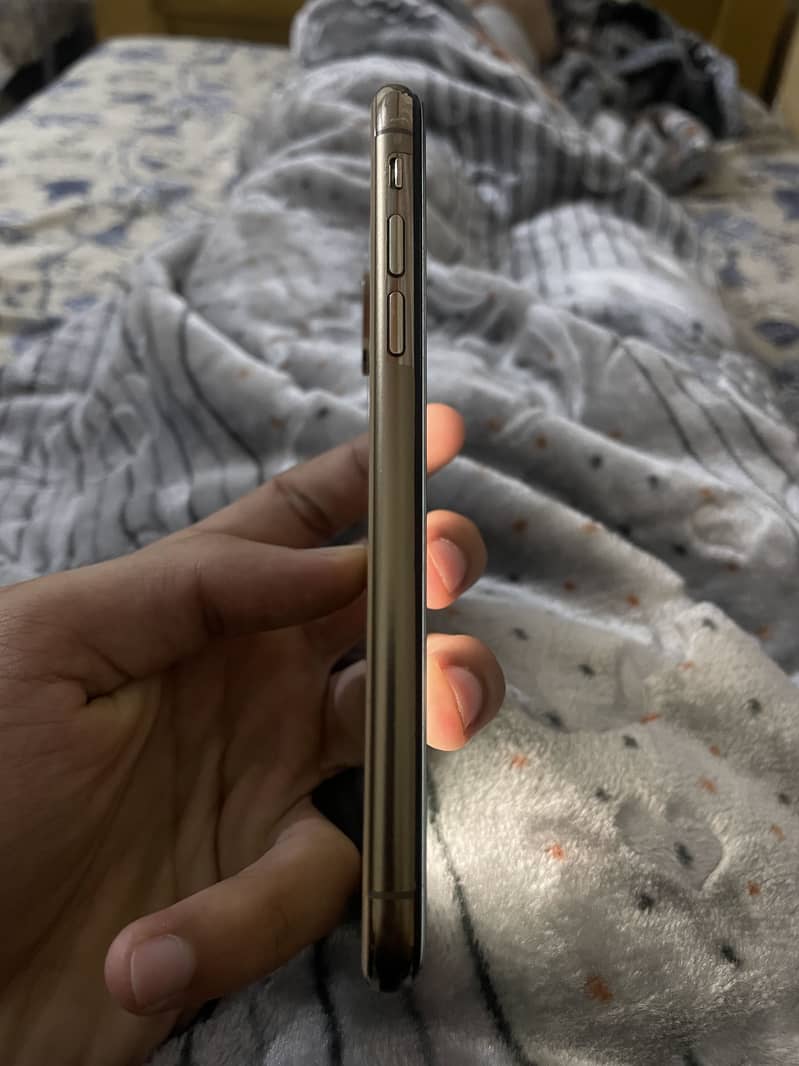 iPhone Xs PTA 4