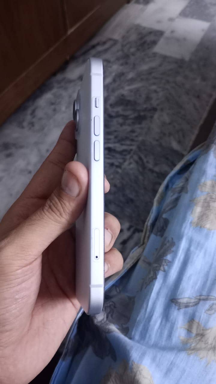 Apple iPhone 15 3