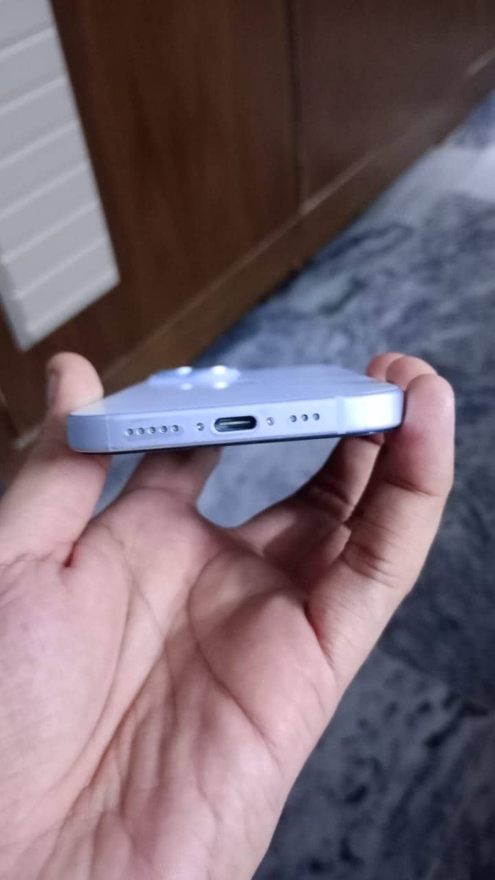 Apple iPhone 15 4