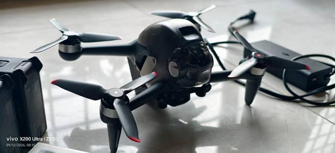 DJI FPV Drone with 2 Battery's Charger Lane's