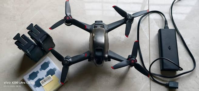 DJI FPV Drone with 2 Battery's Charger Lane's
