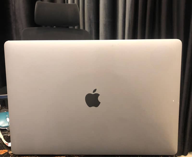 Macbook Pro15,1 0