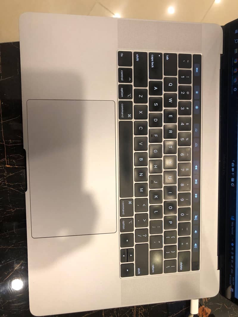 Macbook Pro15,1 1