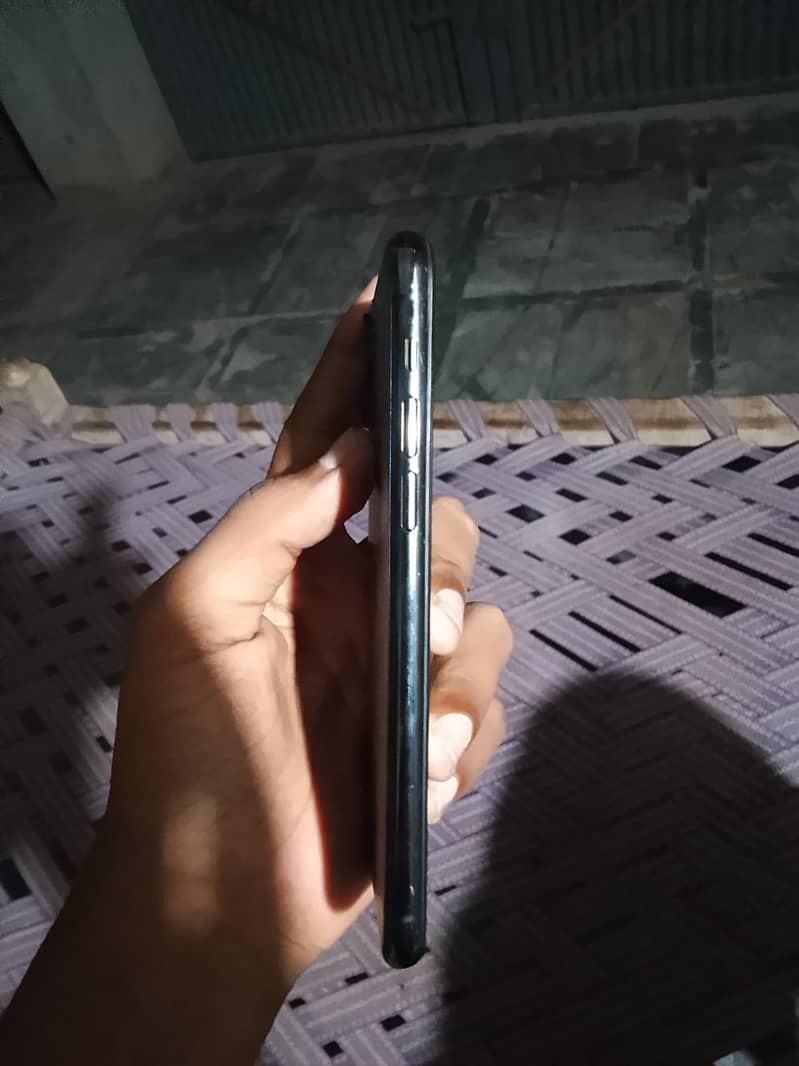 Apple iPhone 11 Pro 4