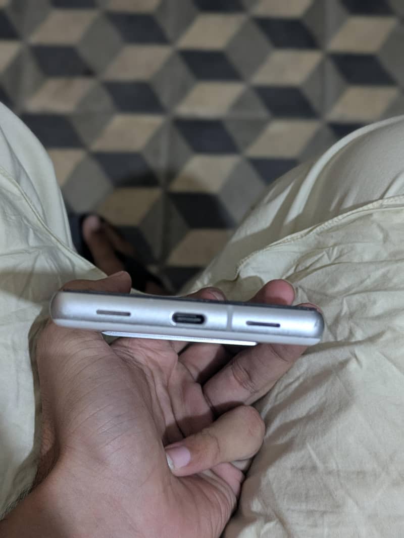 Google Pixel 7a 3