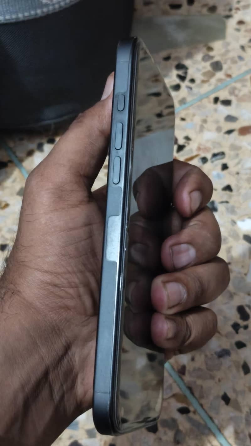 Apple iPhone 16 Pro Max 1