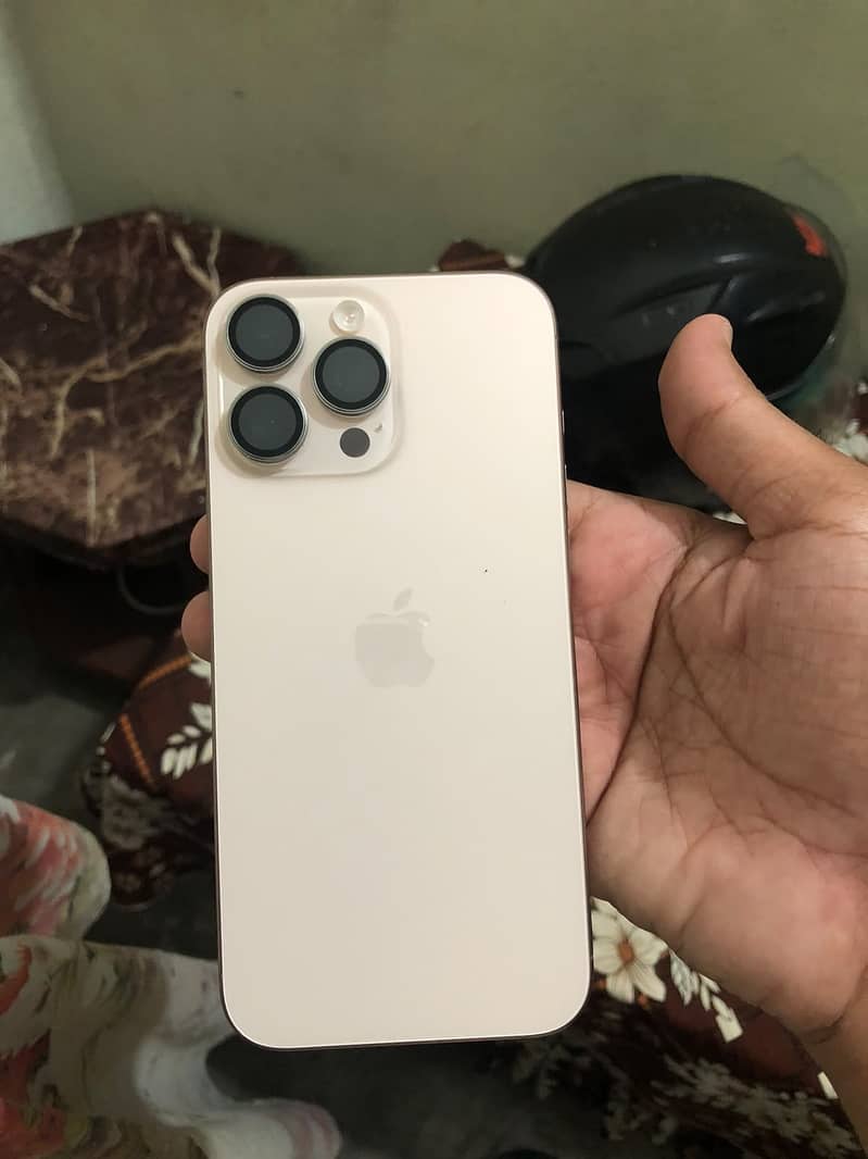 Apple iPhone 16 Pro Max 1