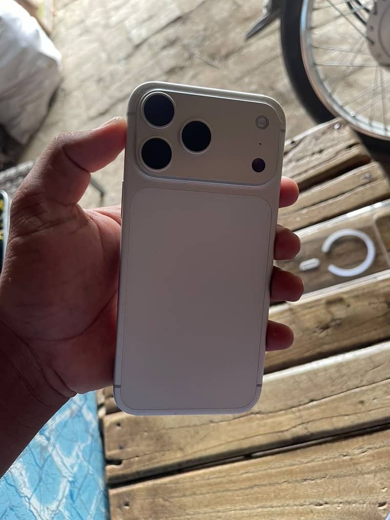 Apple iPhone 17 Pro Max 0