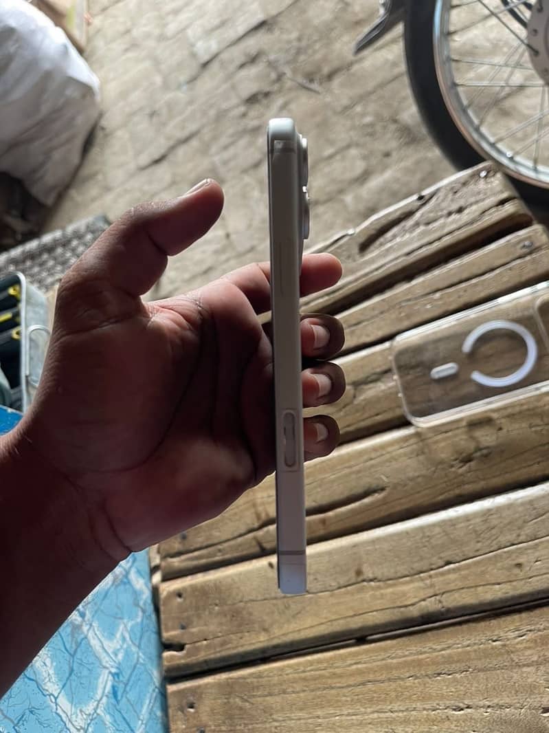 Apple iPhone 17 Pro Max 1