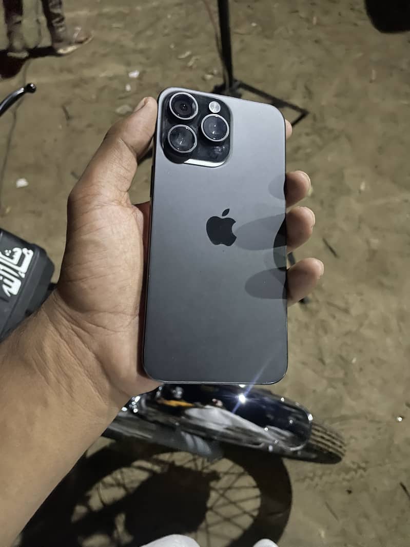 Apple iPhone 15 Pro Max 0