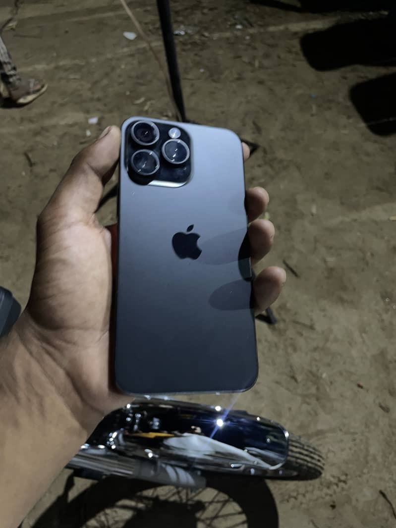 Apple iPhone 15 Pro Max 2