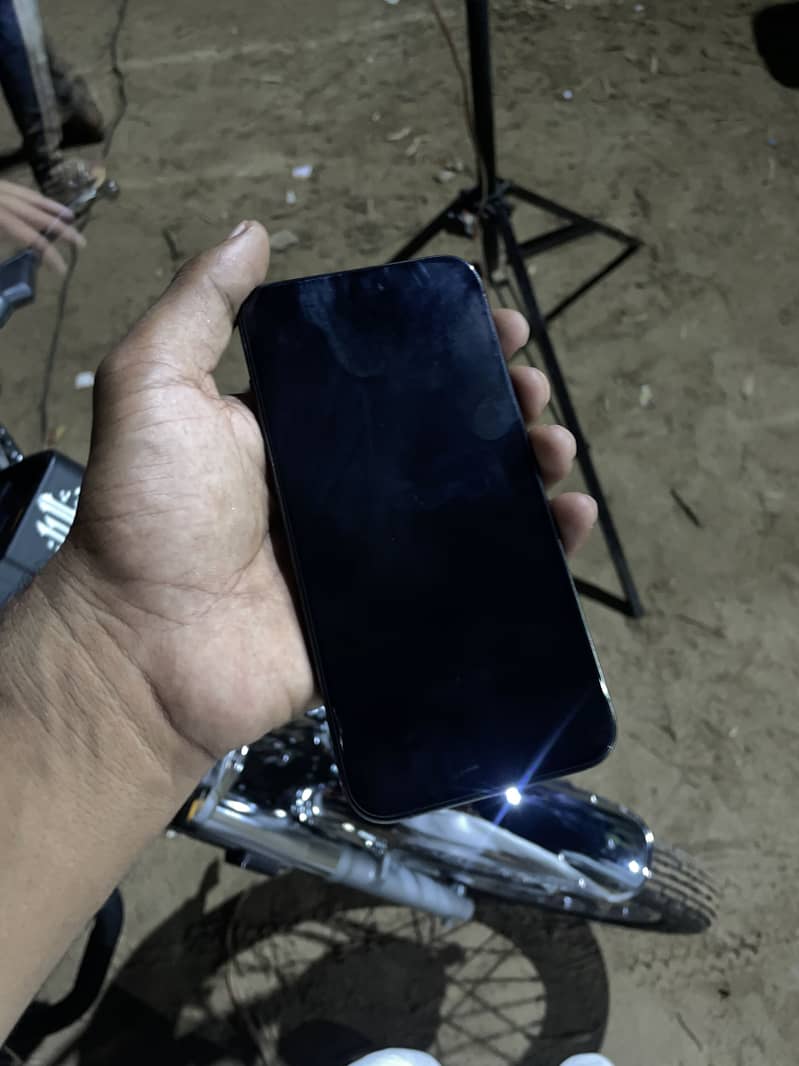 Apple iPhone 15 Pro Max 3