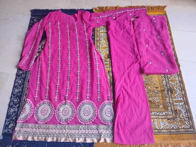 2 dresses in use