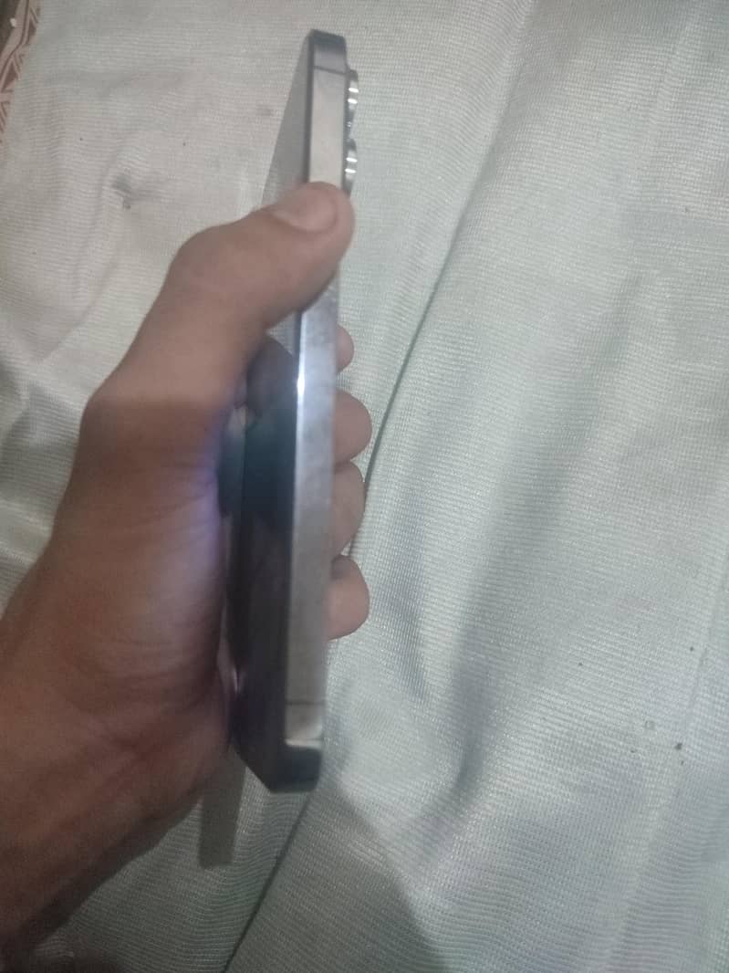 Apple iPhone 13 Pro Max 3