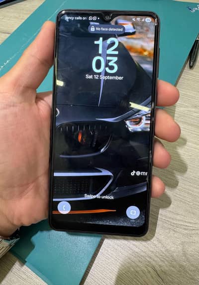 samsungA33  5Gor sale back change purani b pass hain back body phone e