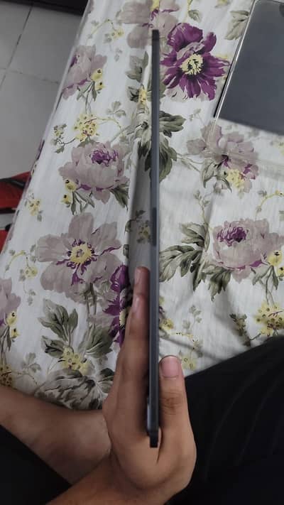 Ipad pro 13 inch m4 wifi+cellular 512gb urgent sale 03258068238