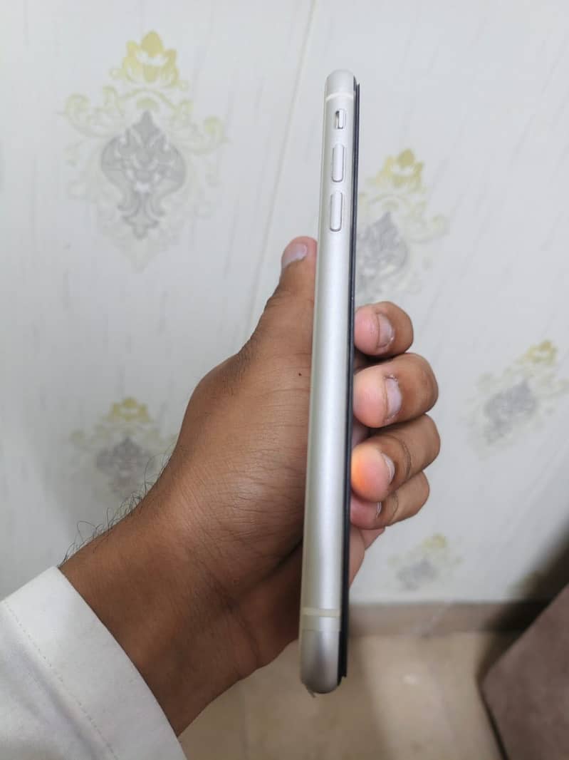 Apple iPhone 11 3