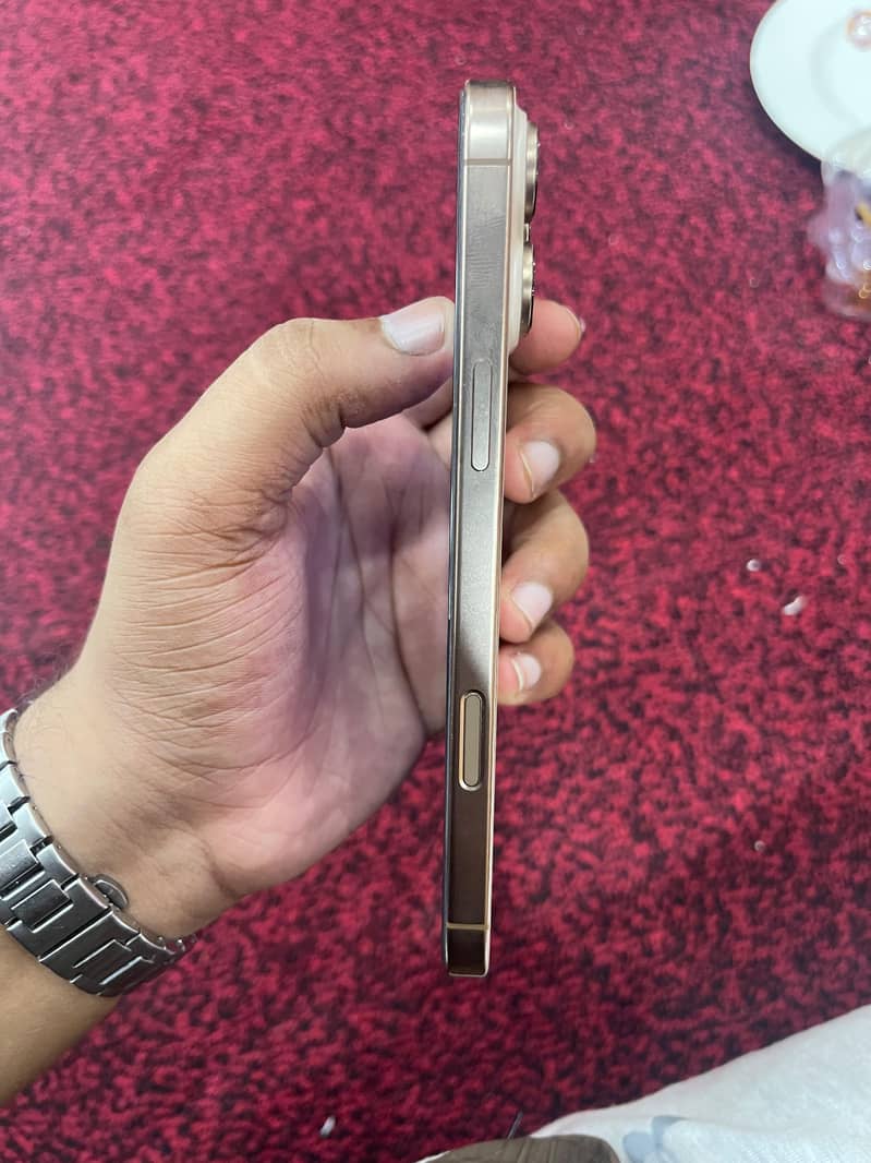 iPhone 16 Pro Max JV 6