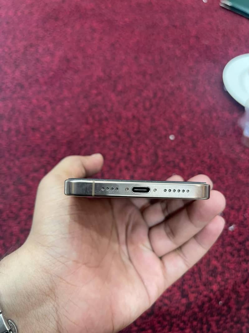 iPhone 16 Pro Max JV 7
