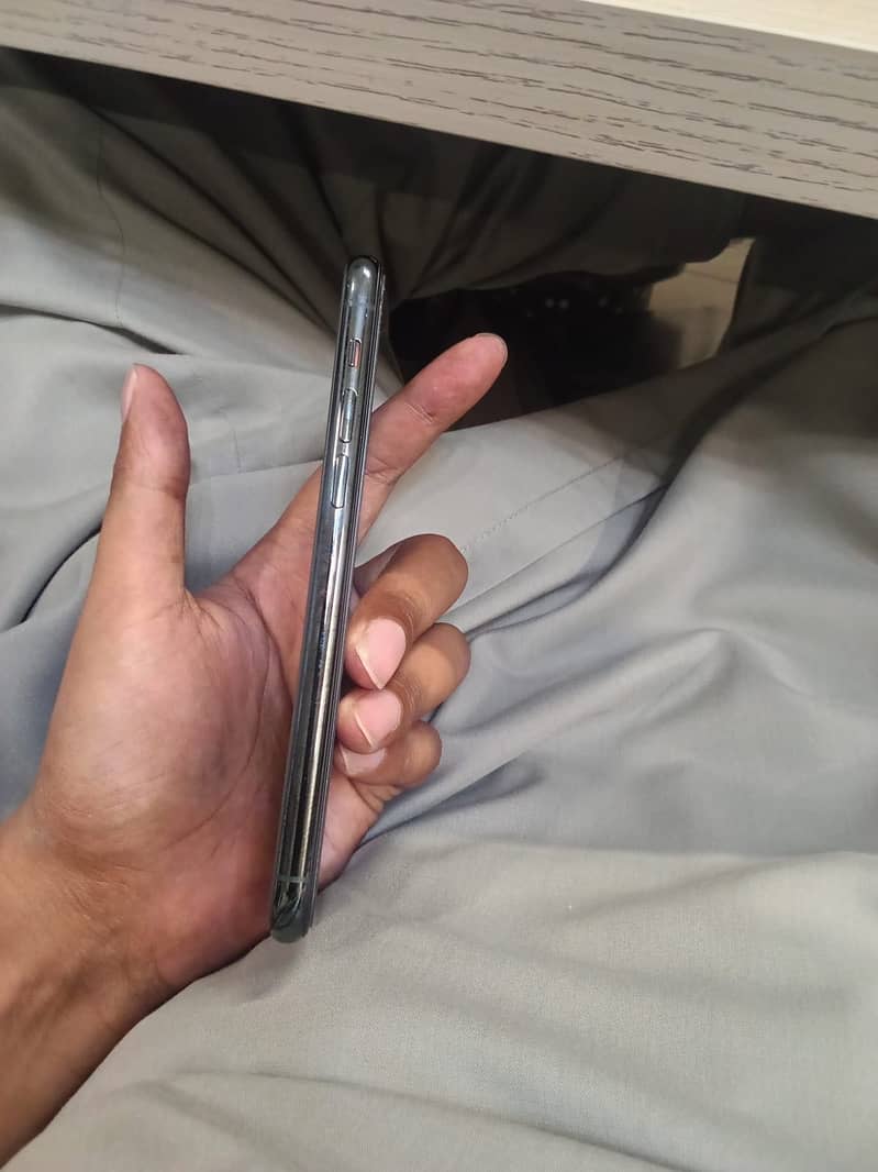 Apple iPhone 11 Pro 1