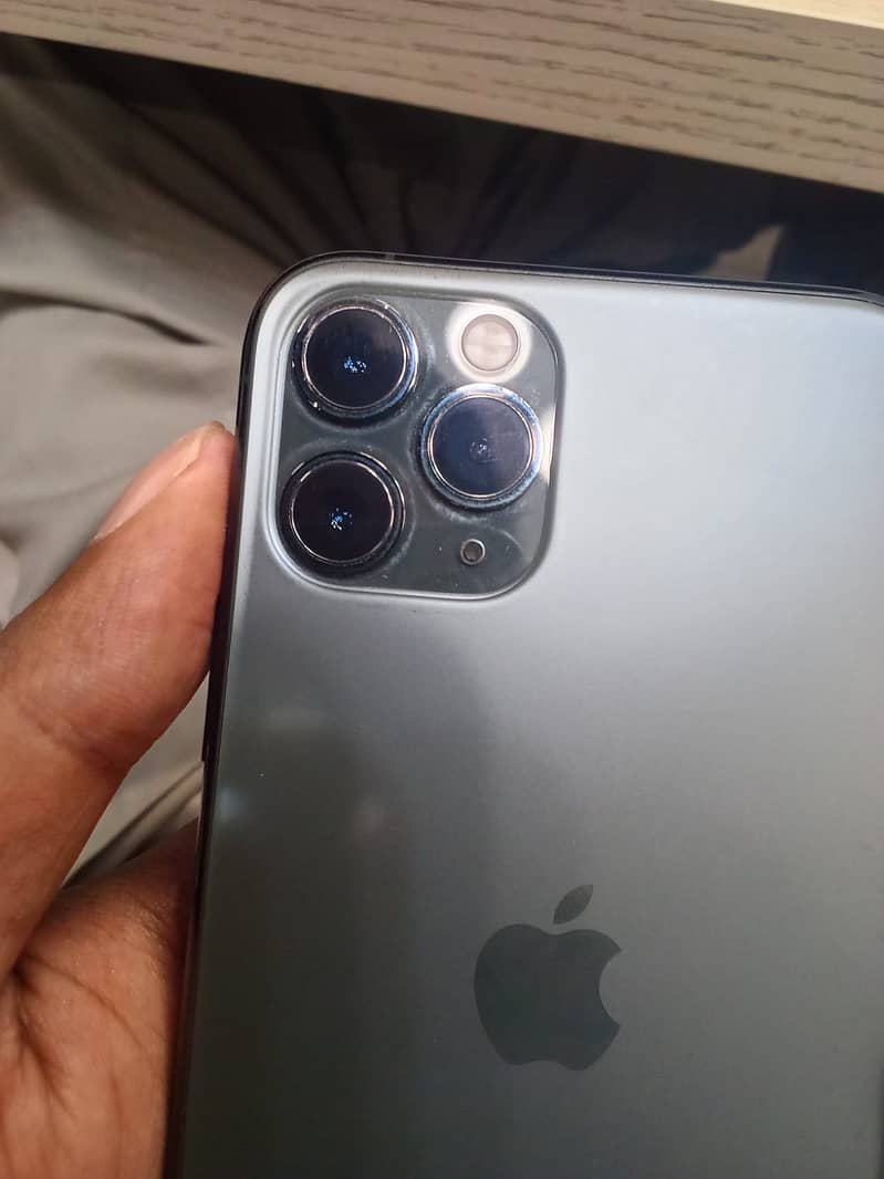 Apple iPhone 11 Pro 2