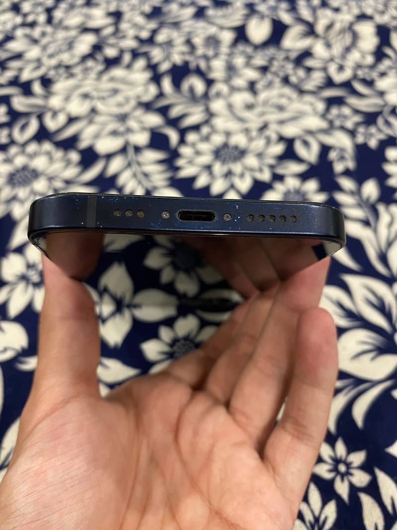 Apple iPhone 12 4