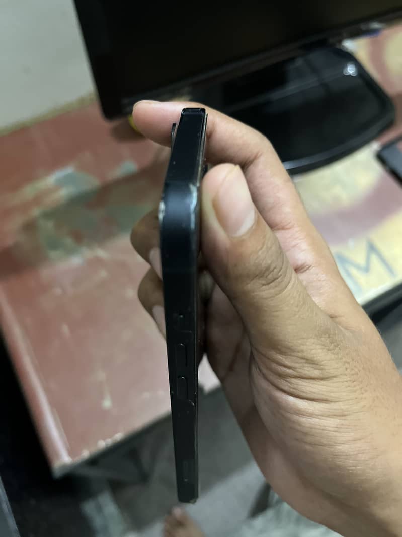 Apple iPhone 13 4