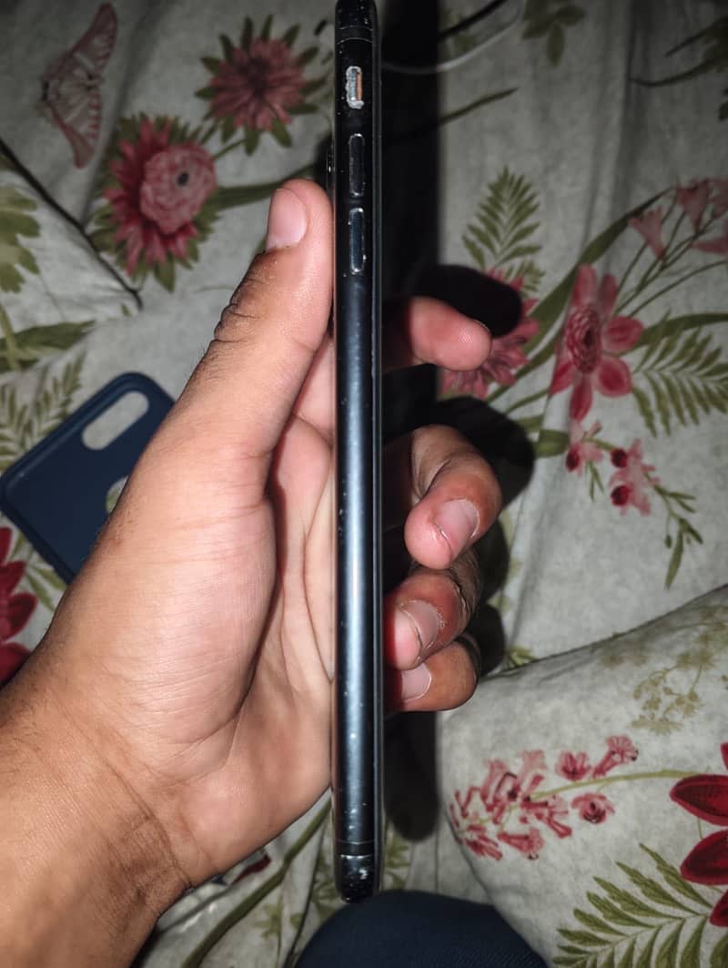 Apple iPhone 7 Plus 2