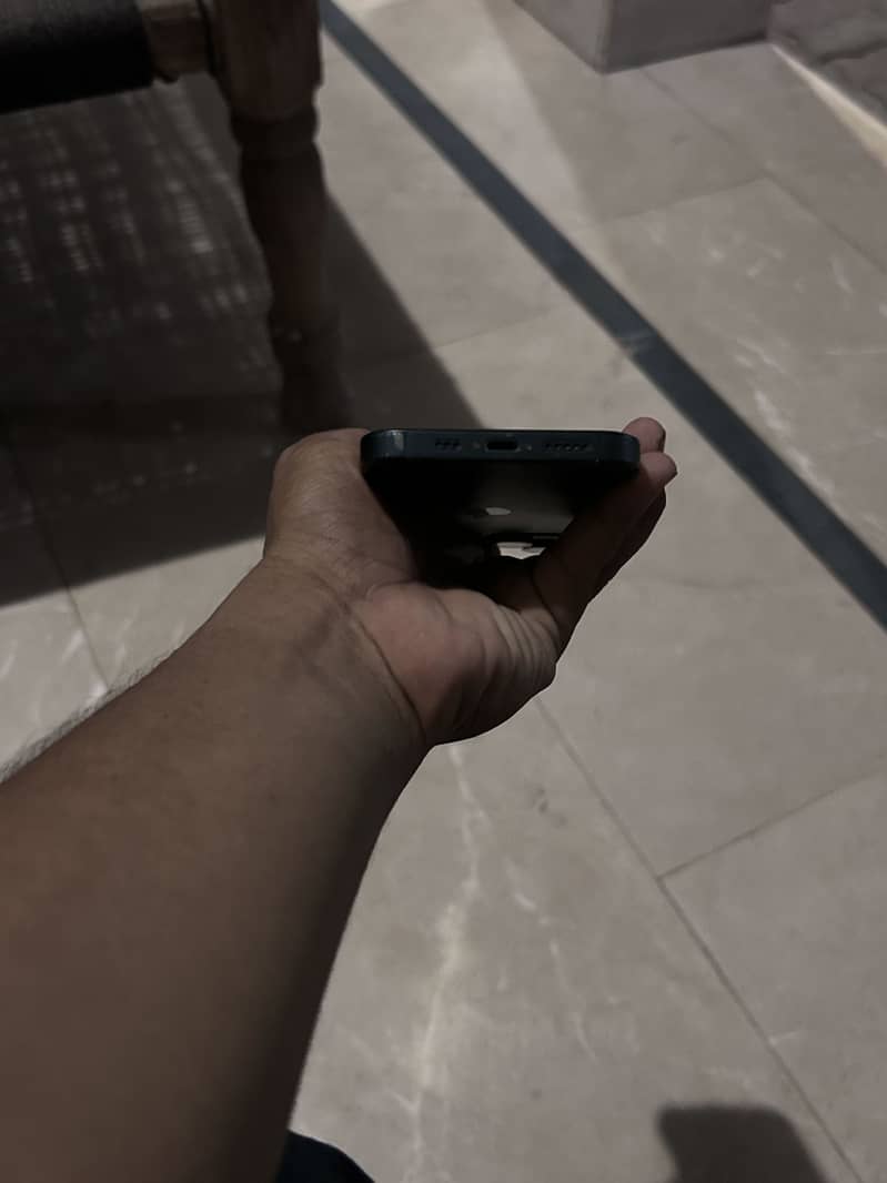 Apple iPhone 13 5