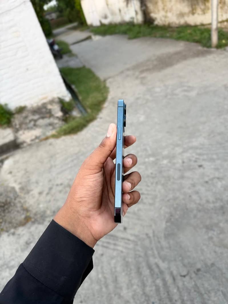 iPhone 12 Pro Max 6