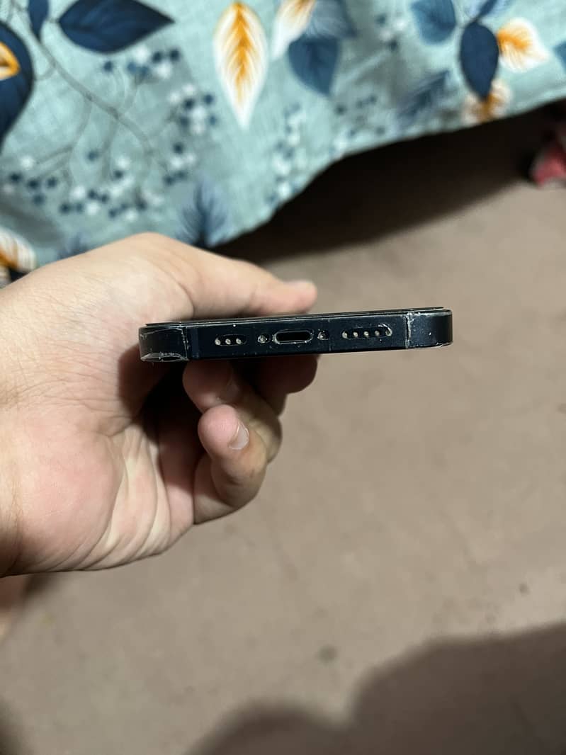 Apple iPhone 14 3