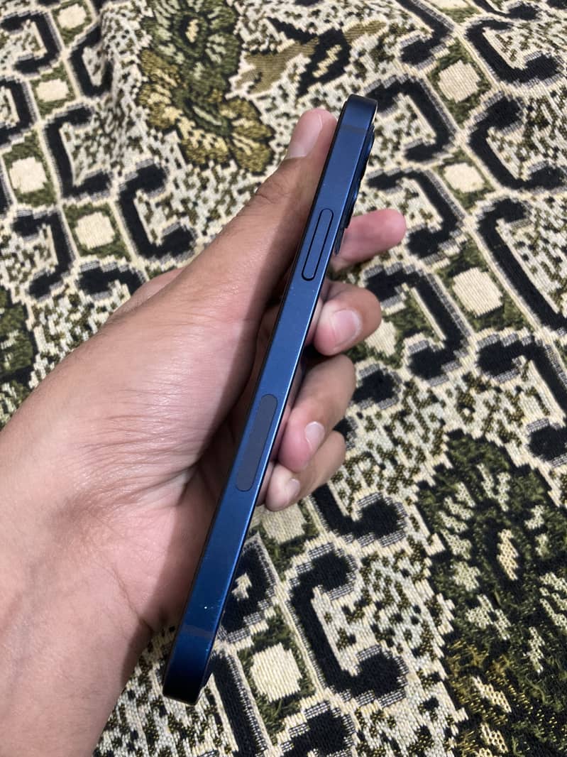 Apple iPhone 12 5
