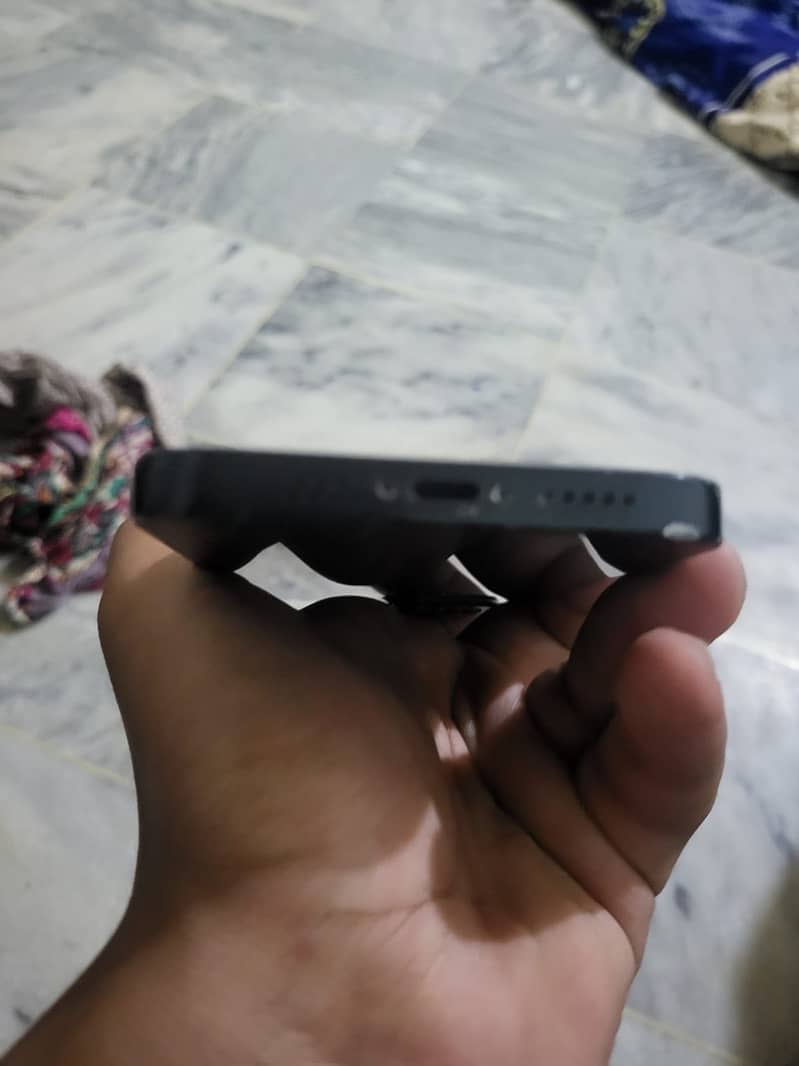 Apple iPhone 13 5