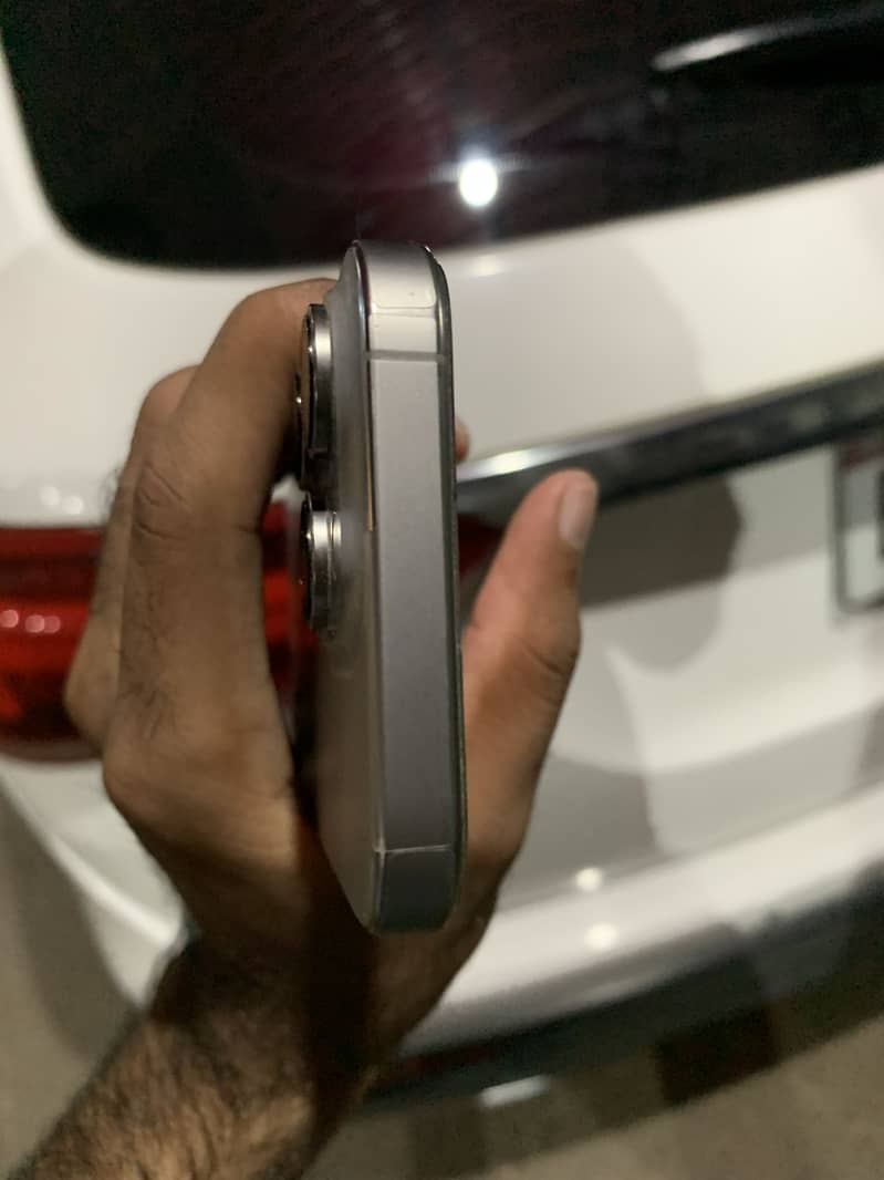 Apple iPhone 16 Pro 4