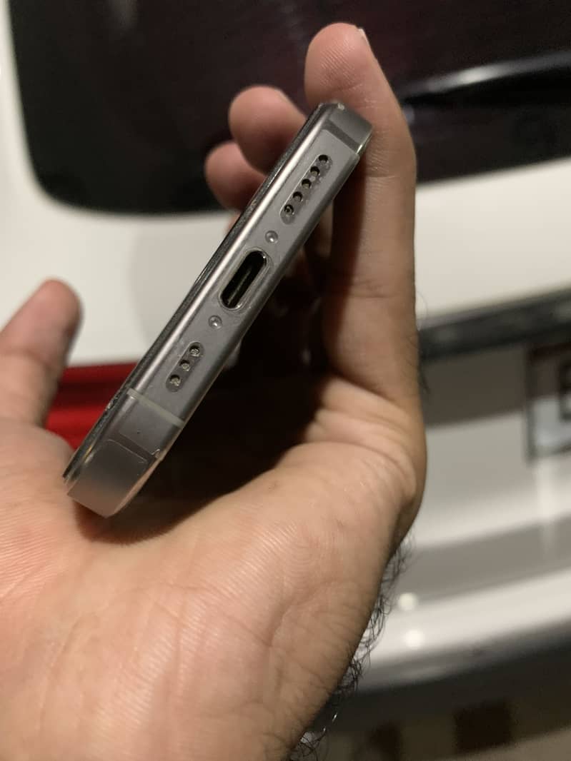 Apple iPhone 16 Pro 5